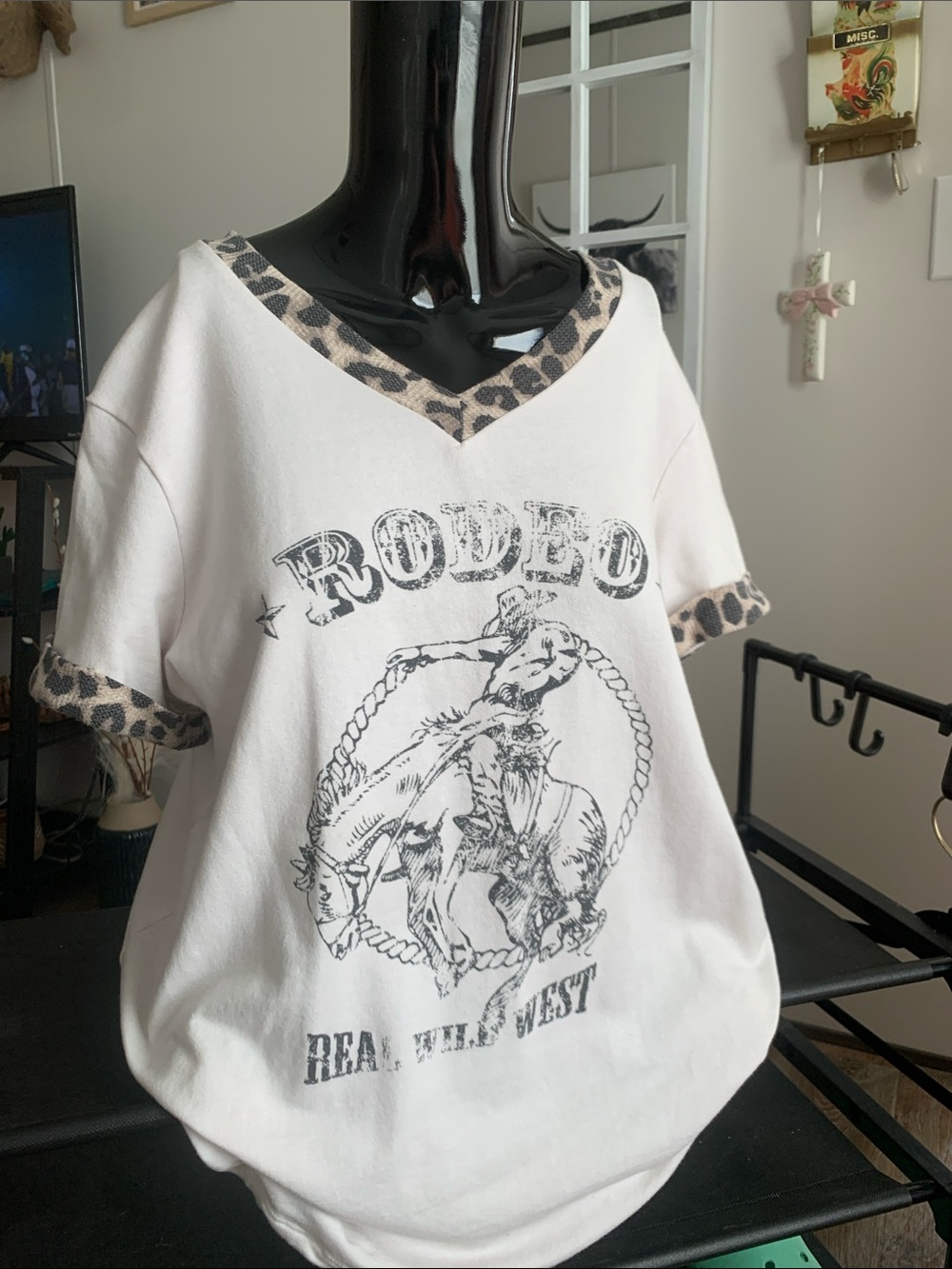 Ces Femme White V-Neck Short Sleeve Tee with Leopard Trim